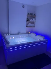 Cozy apartment with private Jacuzzi - Image 2