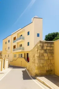 Sunny Penthouse with Large Terrace - Image 4