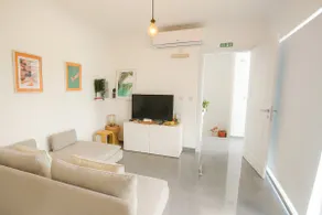 Sunny Penthouse with Large Terrace - Image 2