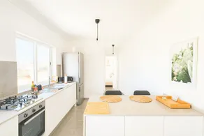 Sunny Penthouse with Large Terrace - Image 5