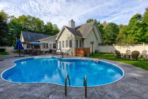 Spacious Retreat mins to Lake George pool&hot tub - Image 2