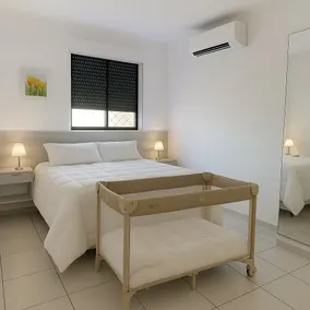 Beautiful 2-Bedroom Sea View Apartment 50m from the Beach - Image 4