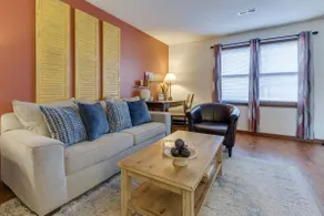 Darling Clean 2-Bedroom Home W/Great Amenities - Image 4