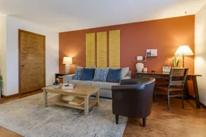 Darling Clean 2-Bedroom Home W/Great Amenities - Image 2