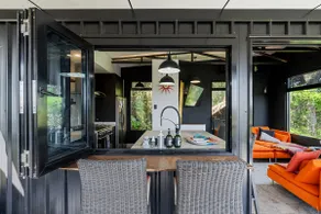 Cabane Treehouse Retreat with Mountain Views - Image 3
