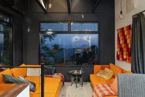Cabane Treehouse Retreat with Mountain Views - Image 5