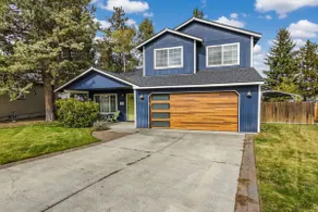 The Blue Rhodie| Centrally located family retreat - Image 2