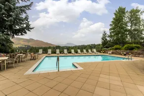 Lovely 2BR Mountainview Elkhorn Village | Deck - Image 2
