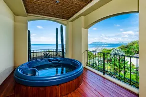 Gran lujo frente al mar 3BR / 3BA directamente en Playa Langosta - Crystal Sands 304 - Image 3
