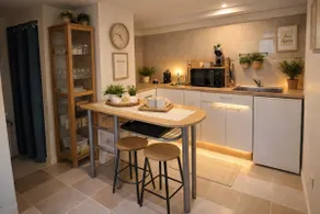 Bright, spacious, and quiet apartment - Image 3