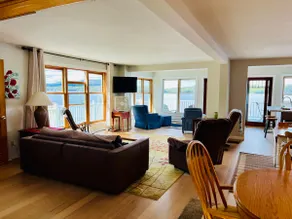 Adirondack Lakefront Getaway - Image 3