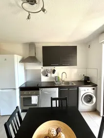 T2 apartment, 40 m2, fully air-conditioned, 350 m from the beach. Private parking - Image 2