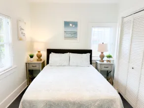 Sweet Craftsman home, free bikes, near beach & DT - Image 2