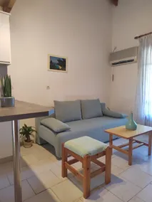 Olive Garden Loft Apartment - Image 3