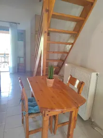 Olive Garden Loft Apartment - Image 5