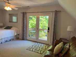 It's better on Lake Gaston! 2 rm pvt studio w/slip - Image 4