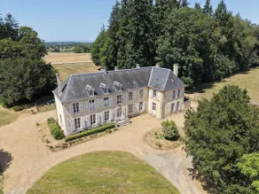 Vivez le Charme du Château avec WiFi à Bellavilliers - Image 4