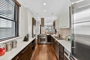 Elegant Suite in Gold Coast - Image 3