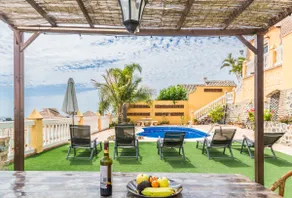 Chalet with great views, pool, barbecue and garage - Image 3