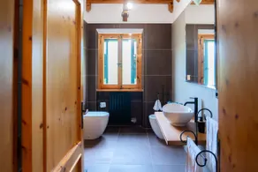 Original farmhouse, pool in the Marche countryside - Image 3