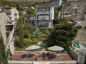 Seafront Villa near Omiš with direct beach access - Image 3