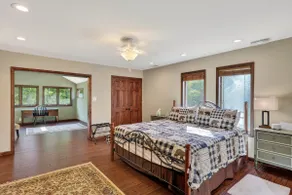 Lone Bear Cabin: EV, River Access, Mountain Views, Fireplace, Hot Tub - Image 2