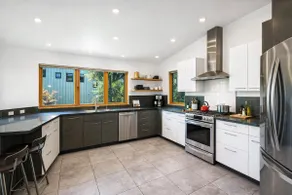 Non-Toxic, 3 King Beds, Chef's Kitchen, Walkable - Image 3