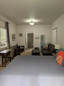 Paradise Falls Guest Suite - Image 5