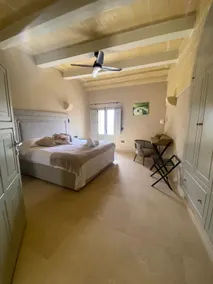 Traditional farmhouse with spectacular sea views - Image 4
