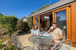 The Wolery - Jindabyne lakeside holiday haven - Image 3