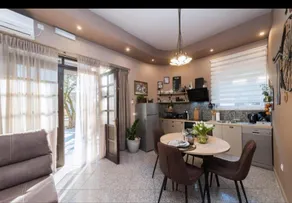 Deluxe Apartment No.8 - Image 3