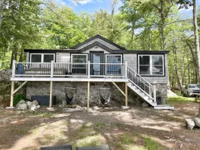 Recently renovated waterfront! Cedar Side Cottage - Image 2