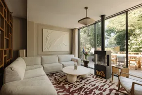 Spacious design house near museum district - Image 2