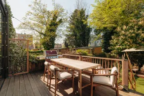 Spacious design house near museum district - Image 4