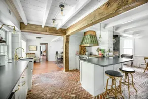 Fireplace Farmhouse - Image 5