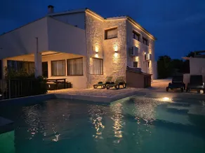 Apartment with a pool in Villa Maslina - Image 5