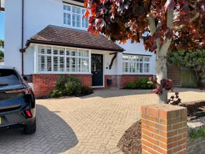 Self contained garden room near the beach - Image 4