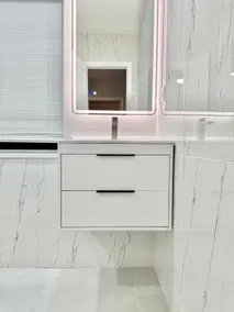 Upscale King Suite • 3 Min to Universal - Image 3