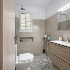Tropicana Beachside Stay in Vouliagmeni - Image 5