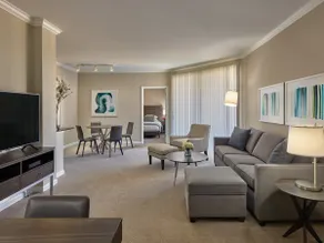 Lux 1 Bed | Steps to Train to NYC - Image 2
