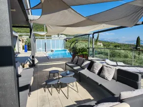Villa Vickota, luxury accommodation with sea views - Image 4