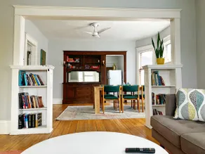 Cozy & inviting apt. with beautiful natural light - Image 4