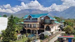 Touristen Holiday Home A luxury Villa - Image 2