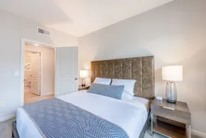 Luxe 2 Bed | Near MetLife Stadium - Image 2