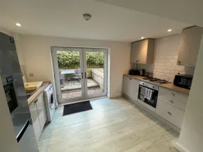 Southsea Garden, Spacious bright 2 bedroom | pets - Image 3
