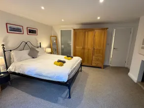 Southsea Garden, Spacious bright 2 bedroom | pets - Image 2