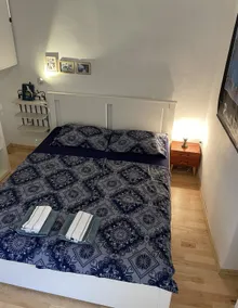 Cres, private room with terrace - Image 2