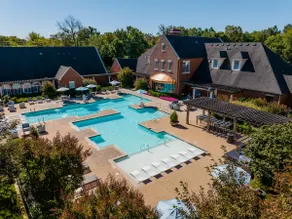 Luxury 2 Bed | Resort-Style Pool - Image 5