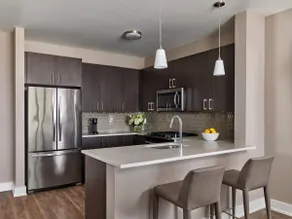 Modern 2 Bed | Direct Transit to NYC - Image 3