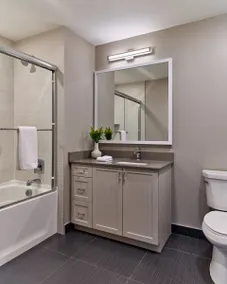 Modern 2 Bed | Direct Transit to NYC - Image 5